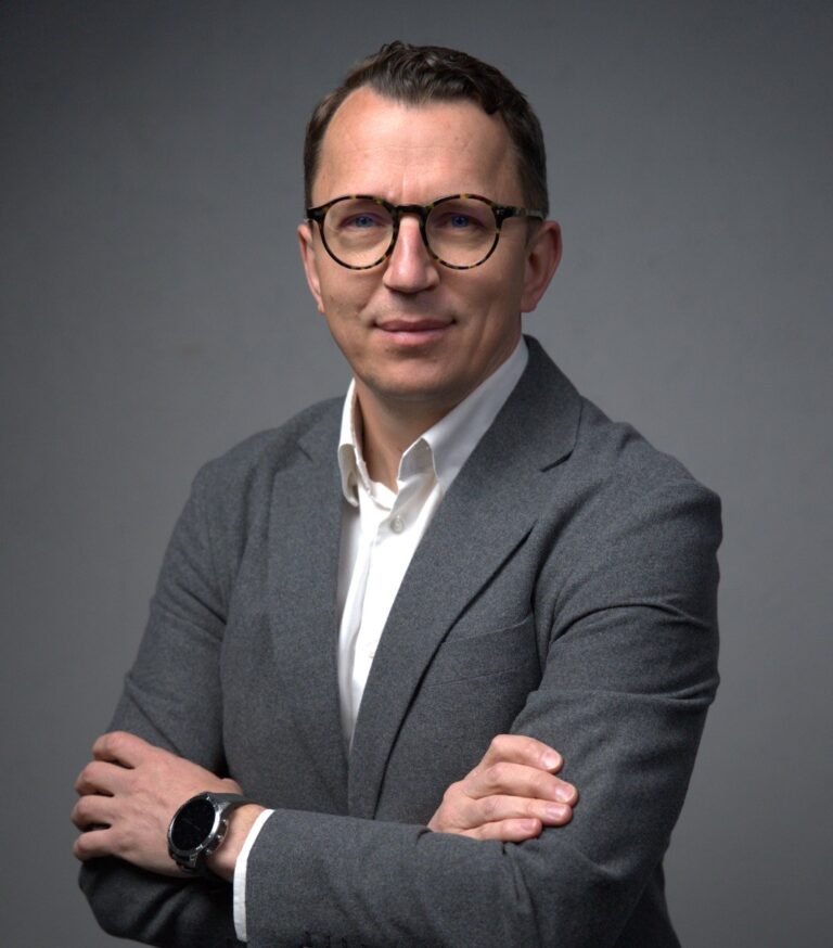 Michał Zmitrowicz – gość podcastu Rozwój Osobisty Dla Każdego, odcinek o bezpieczeństwie na drodze