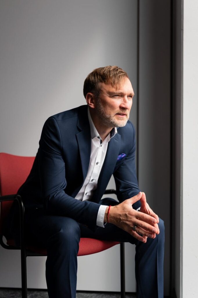 Portret Wojciecha Strózika, trenera biznesu i kompetencji miękkich